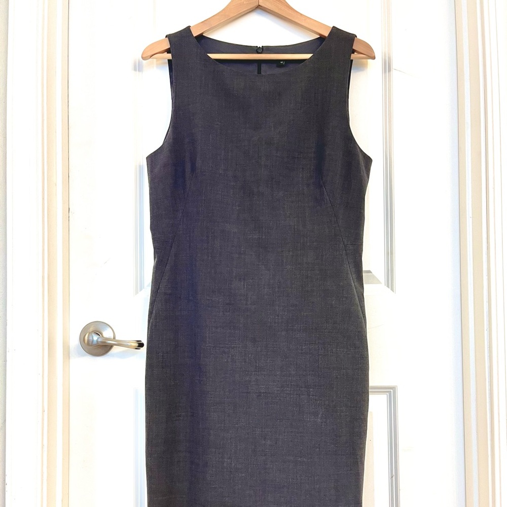 Theory Charcoal knee length fitted sheath dress. Excellent Like-new condition!